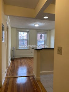 Fenway/kenmore Recently Renovated 1 bed 1 bath available NOW on Queensberry St in Fenway!  Boston - $2,925