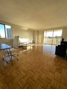 Brookline Spacious 2 bed 2 bath available 5/1 on Beacon St in Brookline!  Washington Square - $3,000