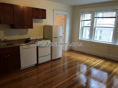 Brighton Spacious 2 bed 1 bath available NOW on Commonwealth Ave in Brighton!  Boston - $2,400